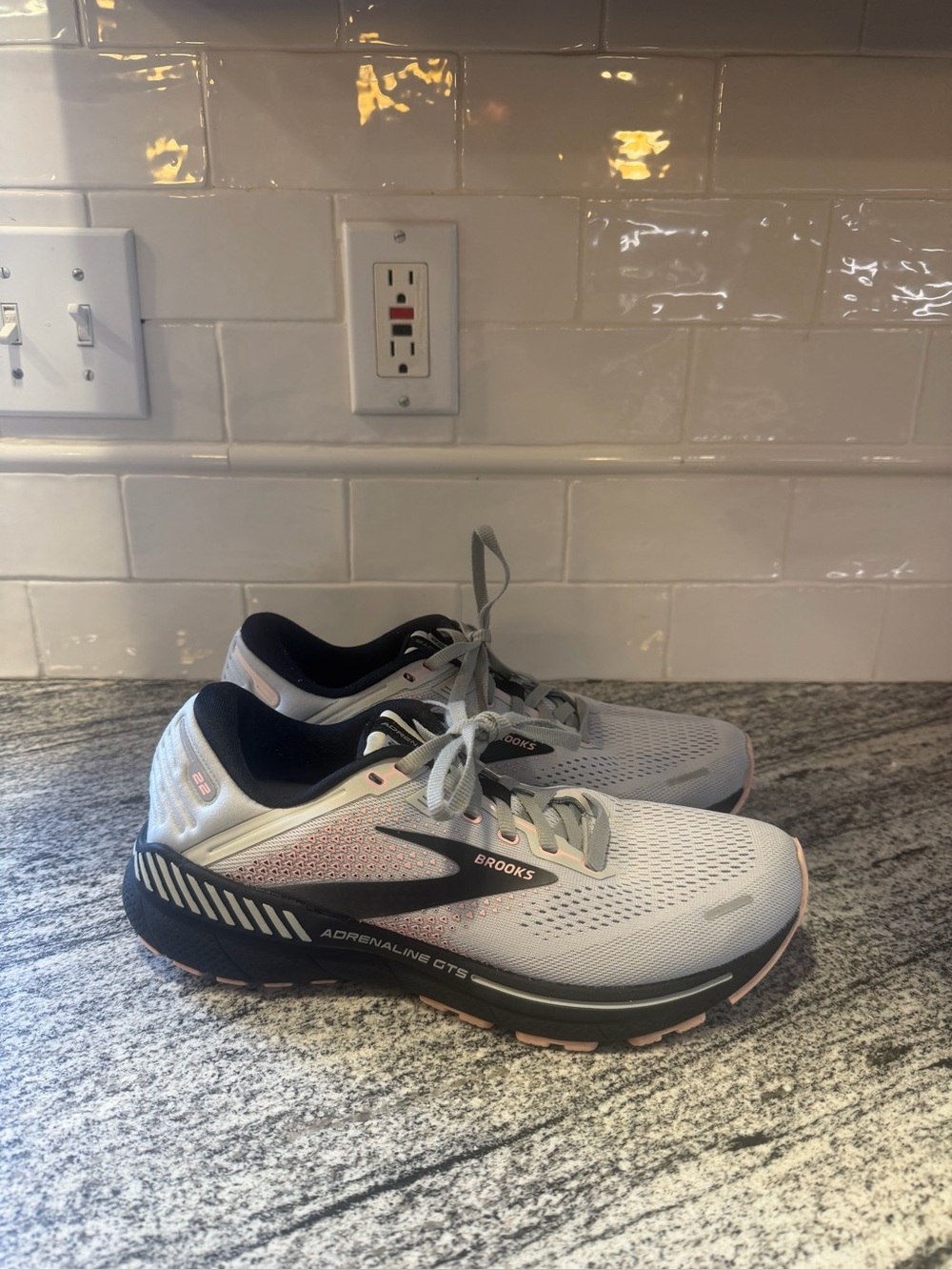 Women’s Brooks Adrenaline 22 Size 9.5